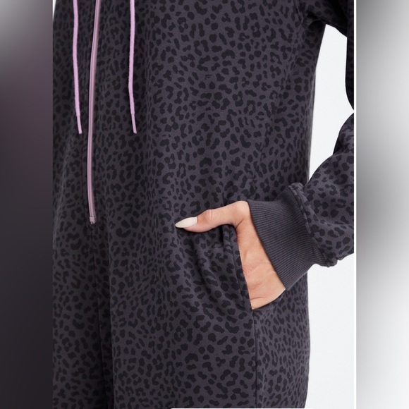 NWT Fabletics Forever Fleece Hooded leopard print pattern lavender zipper Sz XS - Picture 3 of 9
